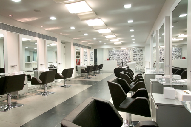 Have a look at our spacious and modern salon! | Salon International